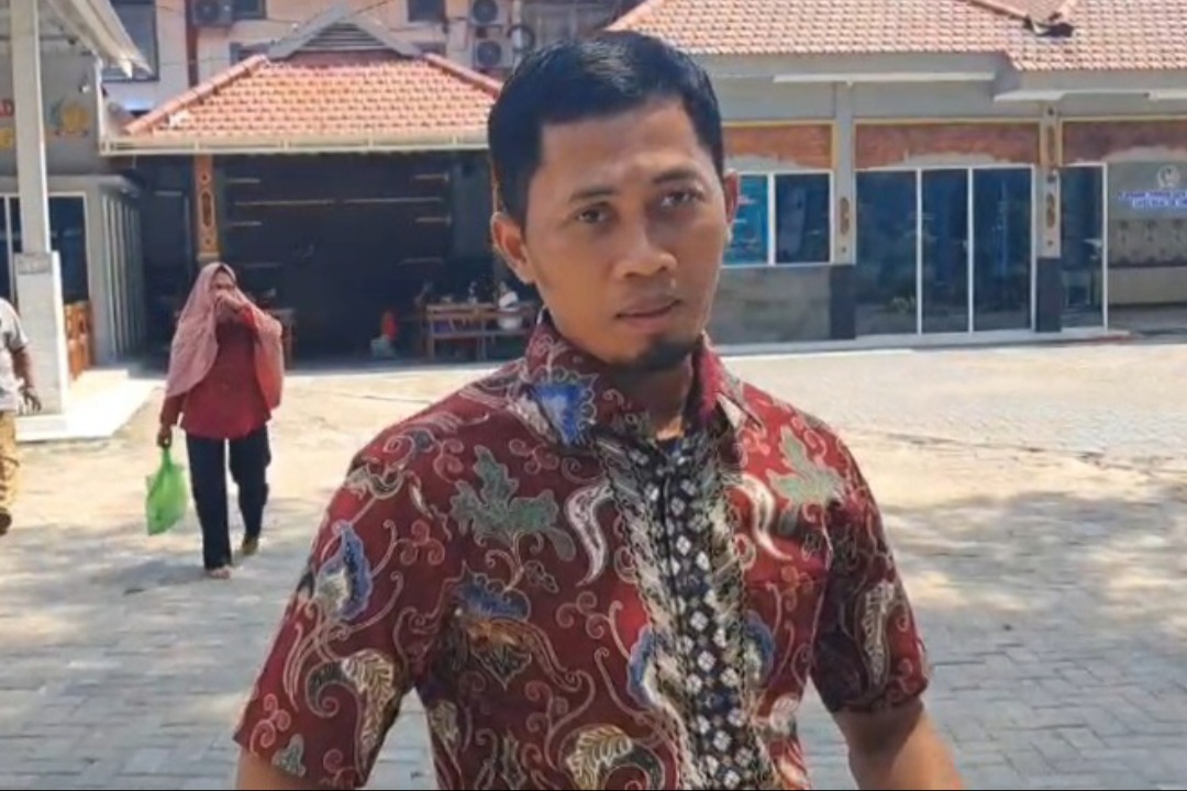 Ridlwan, Kuasa hukum M. Wahyudi memberi keterangan di depan Lapas IIB Kabupaten Lamongan.