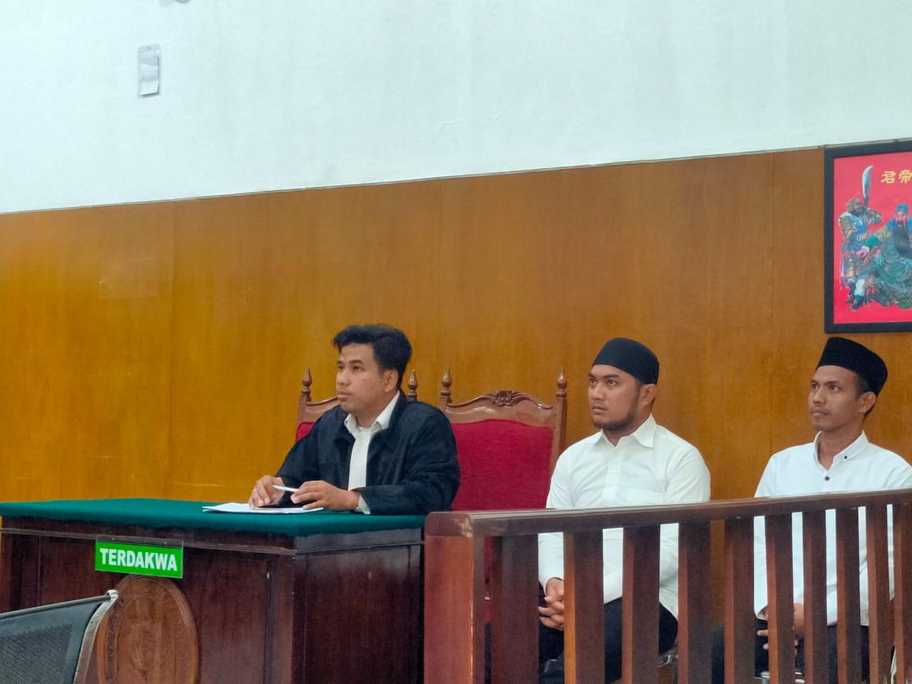 Dua terdakwa kepemilikan SS di Lamongan dalam berkas berbeda menjalani sidang di PN Lamongan.