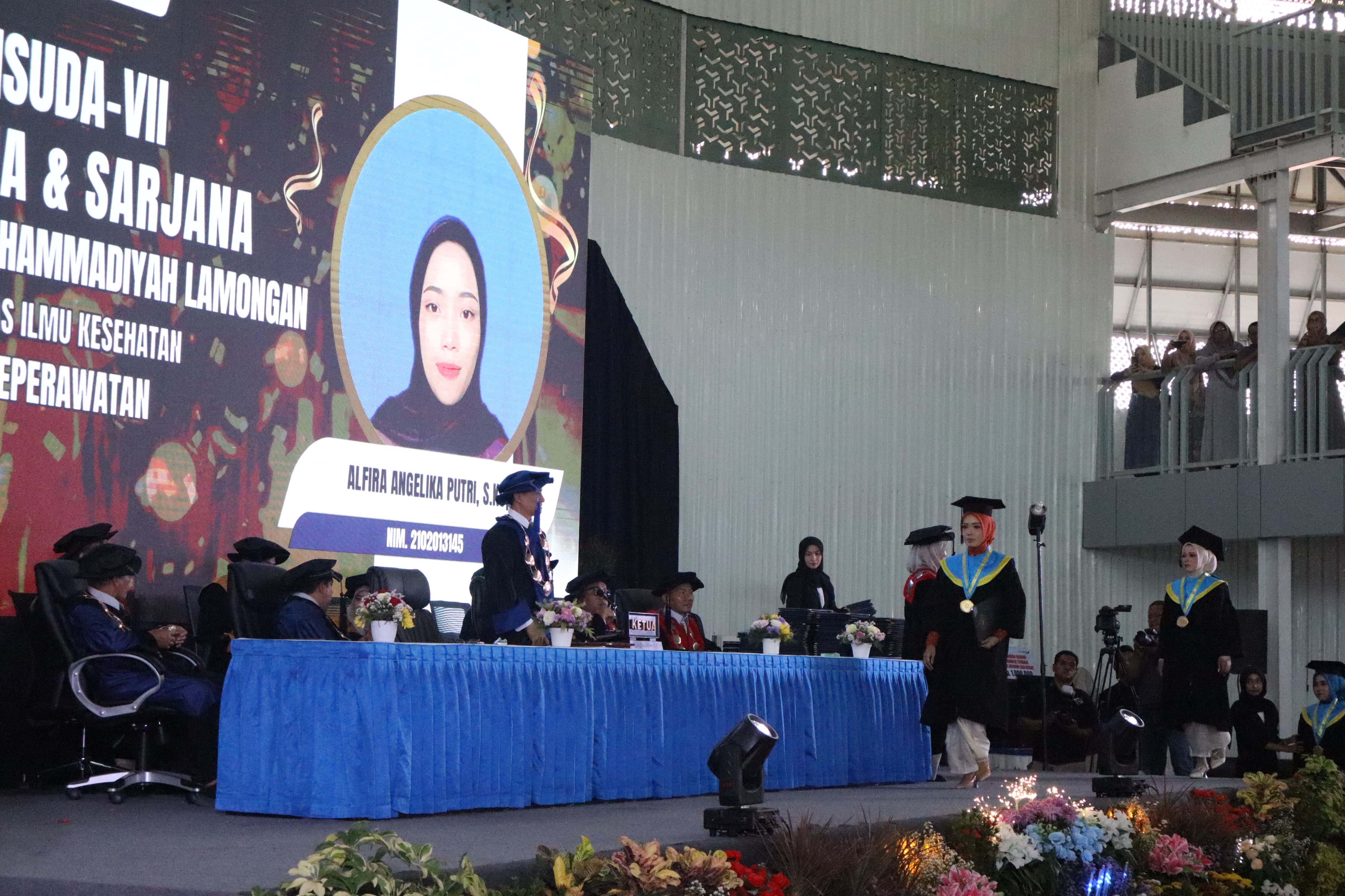 ProsesI wisuda ke-VII program diploma dan sarjana Universitas Muhammadiyah Lamongan (UMLA) berlangsung khidmad.&nbsp;