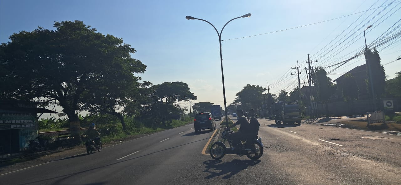 Pengguna jalan nasional mengeluhkan banyak PJU padam, yang cukup membahayakan pengguna jalan saat melintas malam hari.