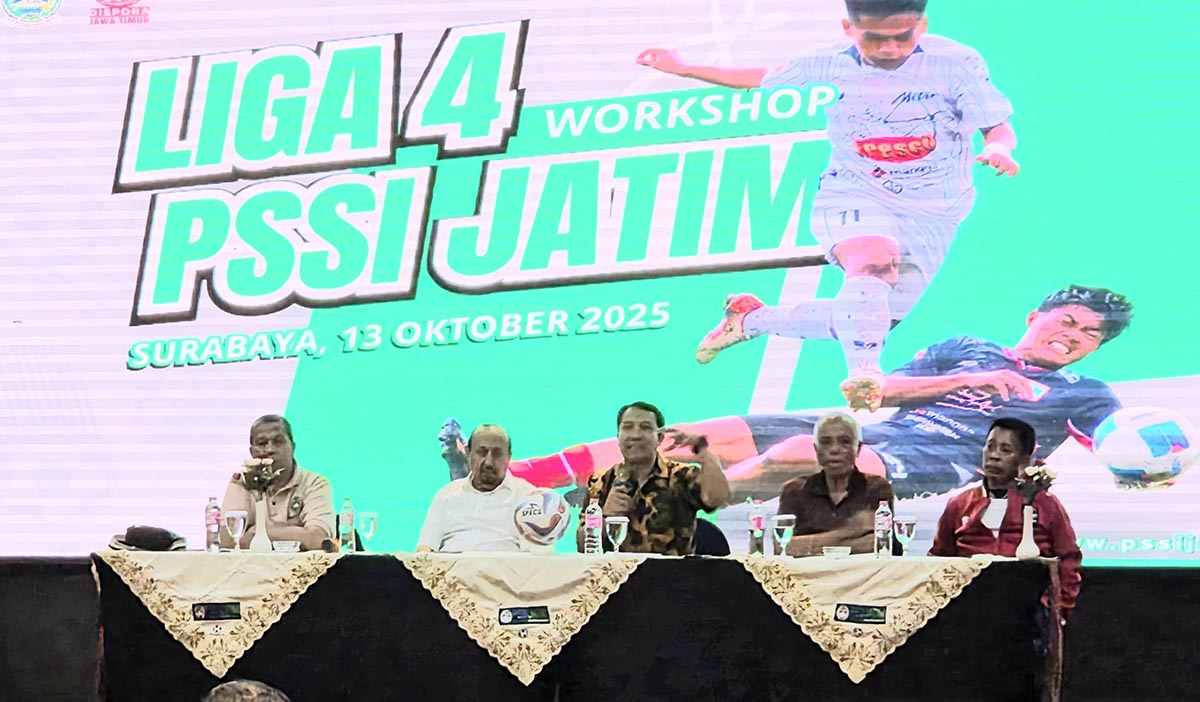 Workshop Liga 4 Asprov PSSI Jatim dipimpin Wakil Ketua PSSI Jatim Amir Burhanuddin. (PSSI Jatim)
