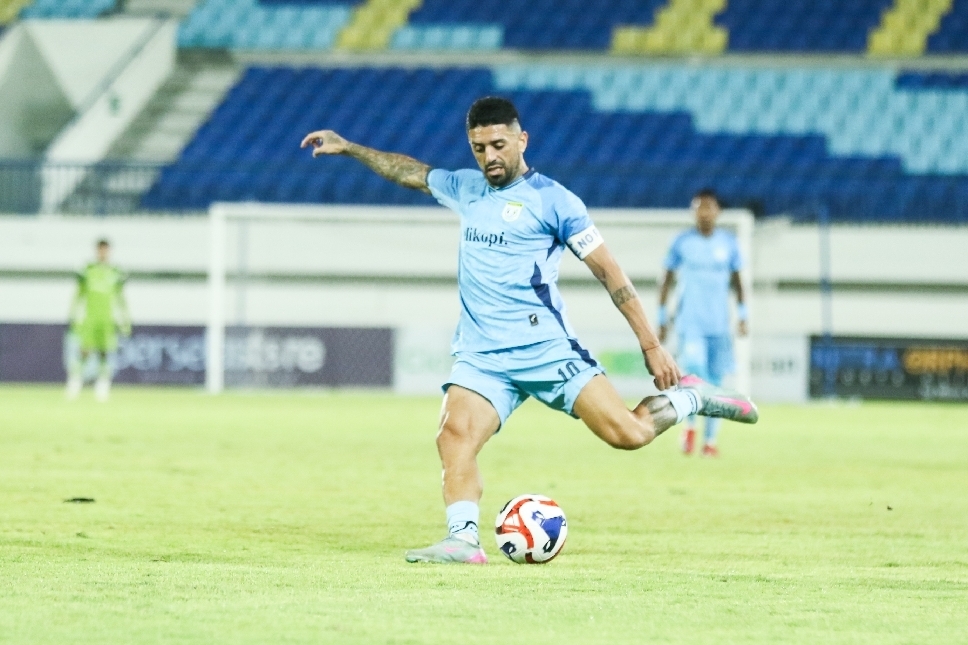 Jonathan Bustos masih menjadi andalan sebagai kreator serangan Persela, saat menghadapi tuan rumah Barito Putera.