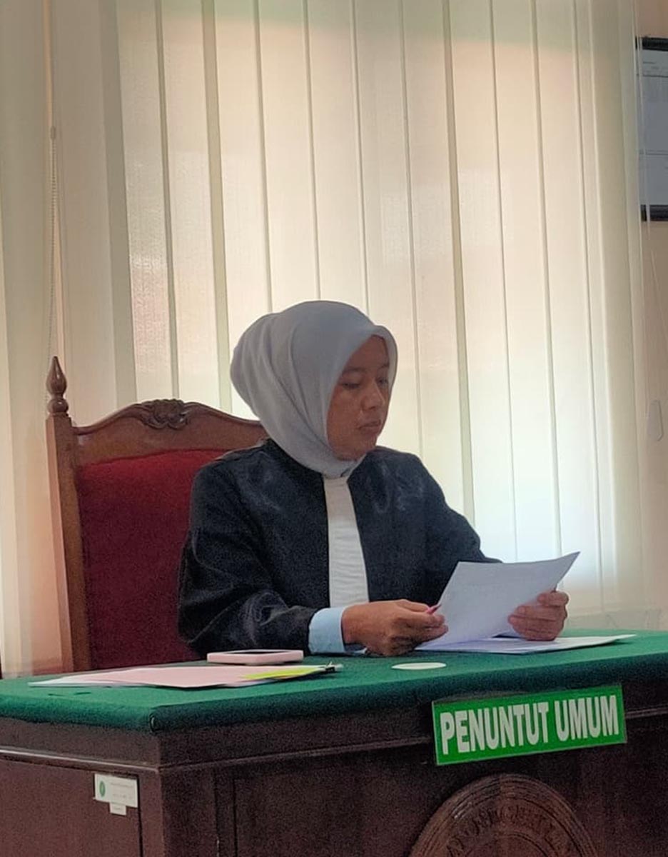 SEPENDAPAT DENGAN VONIS MAJELIS HAKIM: Jaksa Penuntut Umum  Sri Septi Hariyanti menerima keputusan majelis hakim yang memvonis terdakwa kasus pencabulan dengan sepuluh tahun penjara. (IST/RDR.LMG)