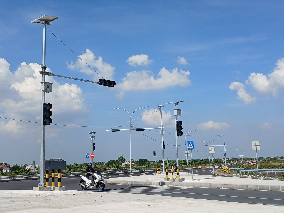 Setelah merampungkan pemasangan traffic light di dua titik, lintas sektoral diagendakan melakukan Zoom bersama untuk uji coba pembukaan JLU di awal minggu ini.