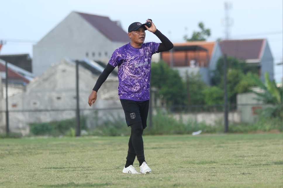 Tim pelatih Persela harus memutar otak akibat absennya dua pemain andalan, Jonathan Bustos dan Esteban Vizcarra pada laga selanjutnya.