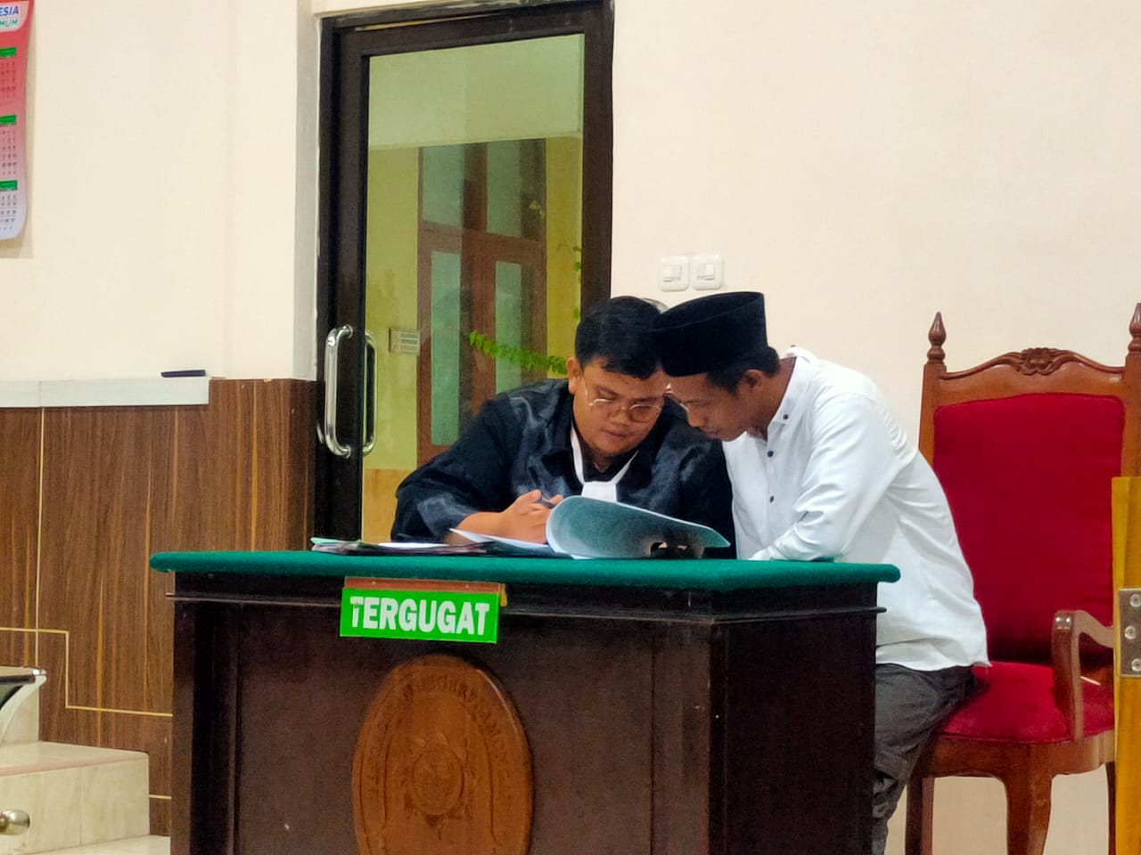 Terdakwa kepemilikan SS, Irfan Pratama, 31, asal Kelurahan/ Kecamatan Kranggan, Kota Mojokerto saat menjalani sidang di PN Lamongan.&nbsp;