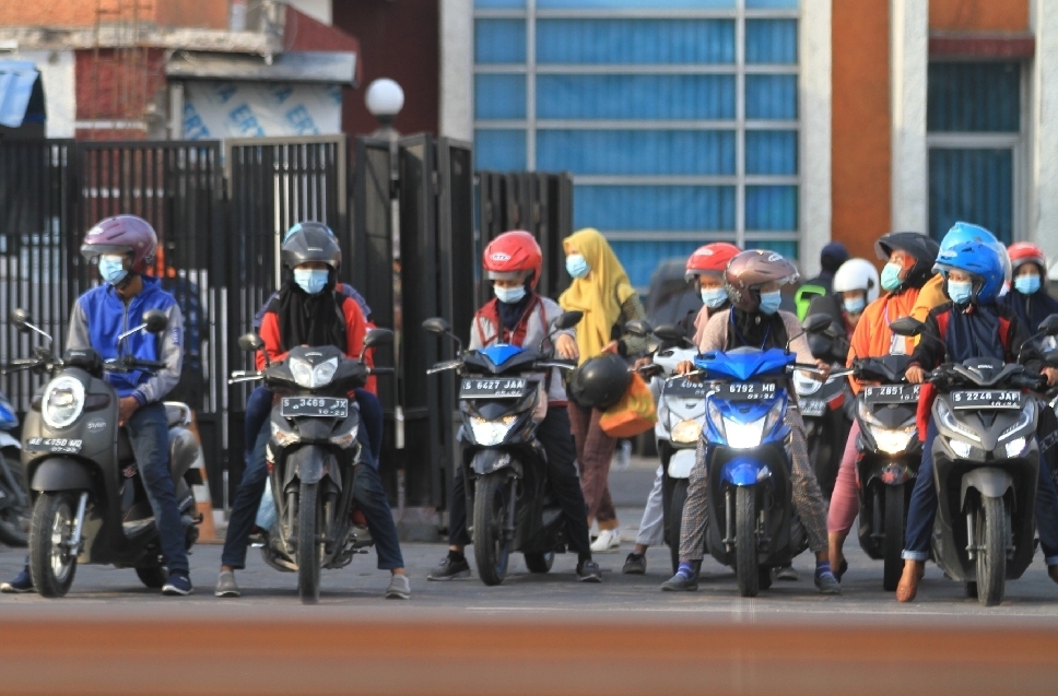 Karyawan di salah satu Pabrik wilayah Lamongan