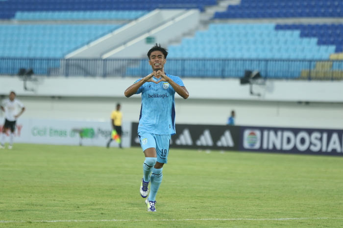 SIAP DIMAINKAN: Penyerang Persela Adam Malik siap dimainkan saat melawan PSS di Stadion Surajaya Lamongan nanti sore.(ANJAR DWI PRADIPTA/RDR.LMG)
