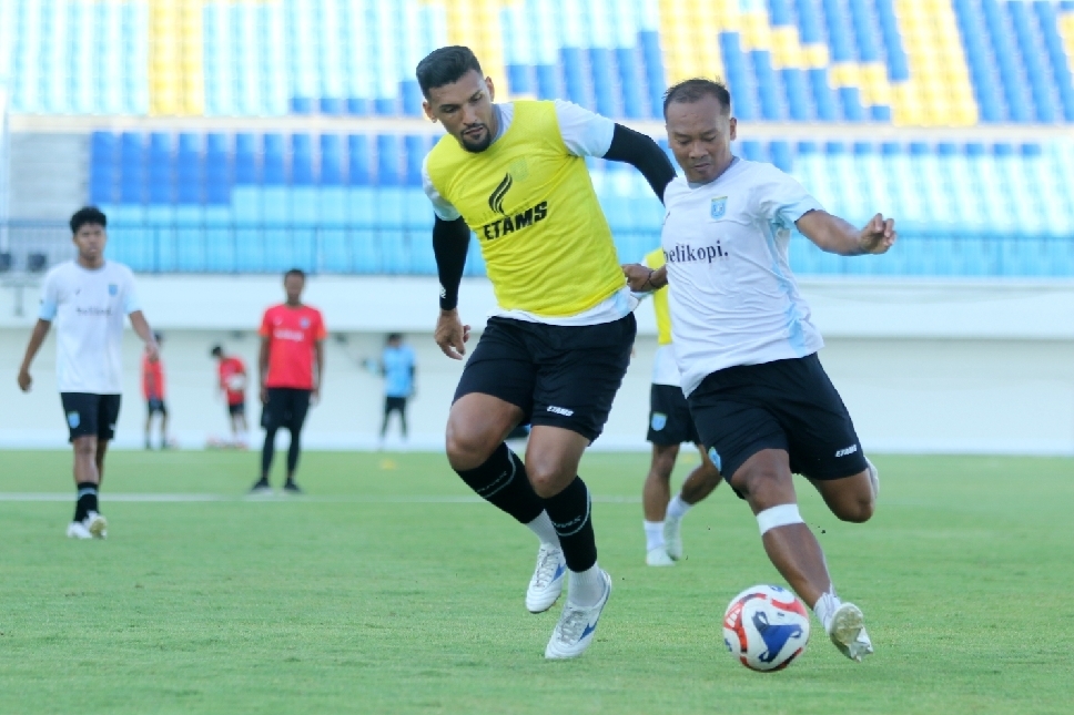 Stoper asing, Daniel Goncalves masih menjadi pilihan utama pada barisan pertahanan Persela.