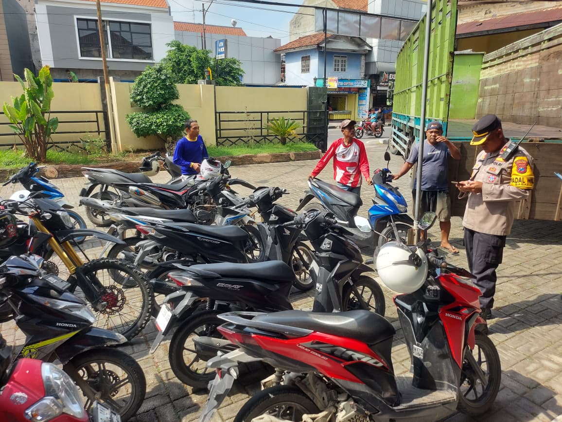 Polsek Babat mengamankan belasan motor yang digunakan oleh segerombolan pemuda untuk konvoi.