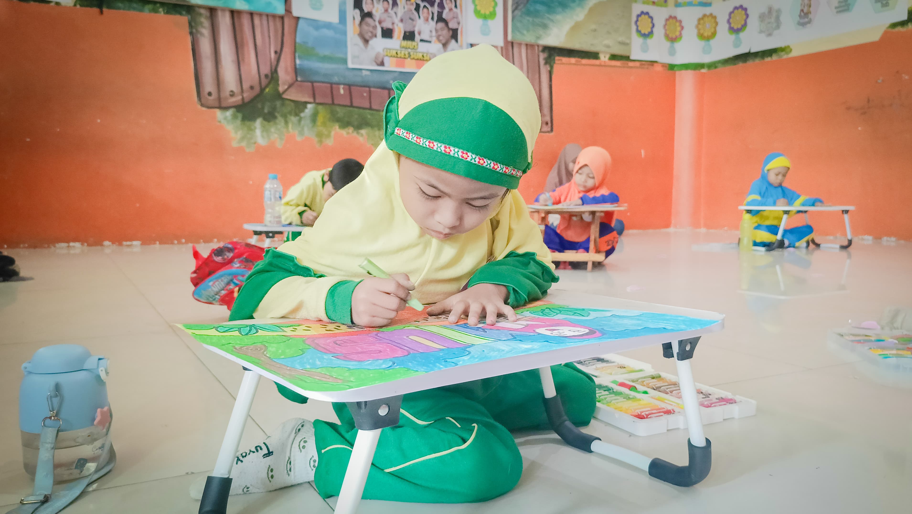 EDUKATIF: Peserta lomba mewarnai pada MIUS Fest 2025.