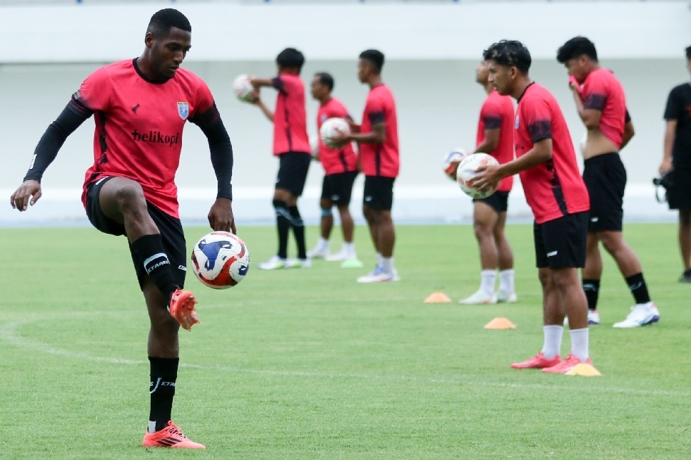 Skuad Persela kembali berlatih persiapan jelang menjamu tim Persipal Palu.