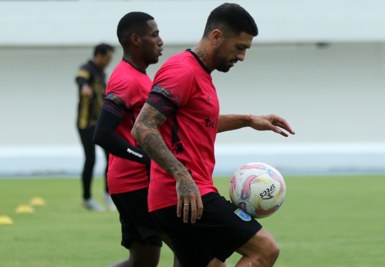 Tim pelatih Persela meminta para pemain menjaga kondisi, agar maksimal ketika bermain lawan Persipal FC.&nbsp;