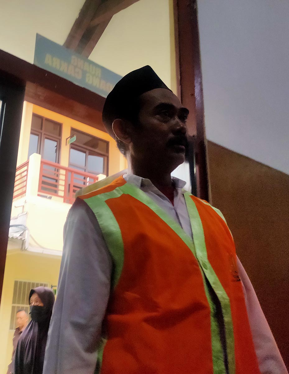 DITUNTUT SETAHUN PENJARA: Musa menjalani sidang di Pengadilan Negeri Lamongan. (IST/RDR.LMG)