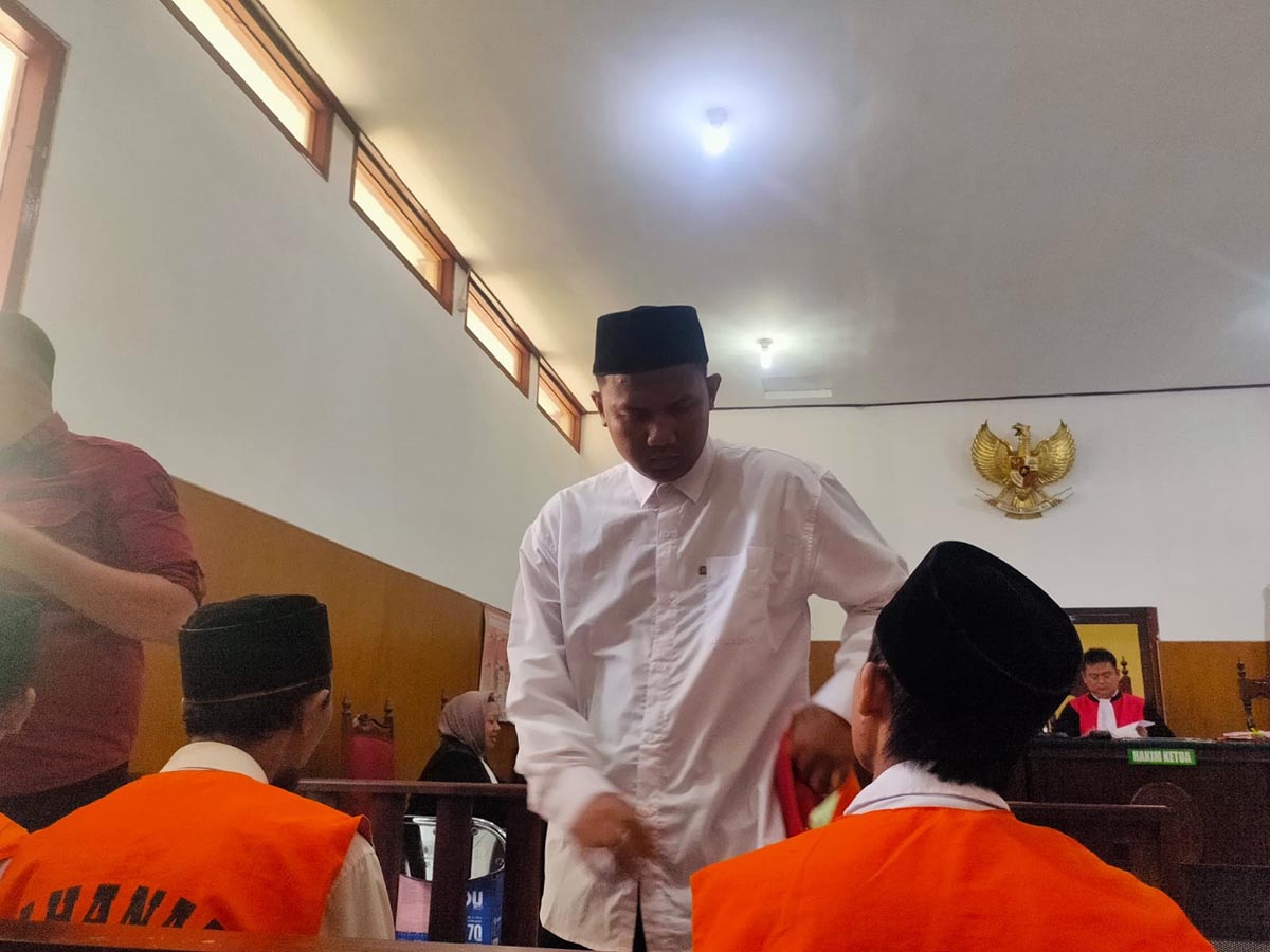 DIVONIS LIMA BULAN: Maschur Frizal Muhainy menjalani persidangan di Pengadilan Negeri Lamongan karena kasus pencurian motor. (IST/RDR.LMG)