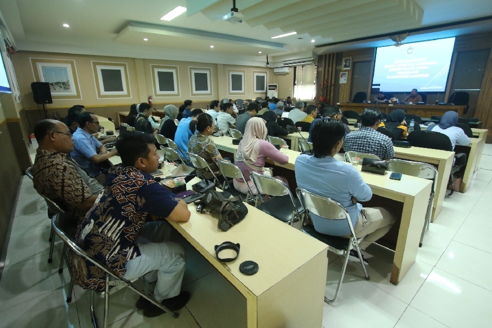 Ketua DPRD Lamongan, M. Freddy Wahyudi bersama Komisi C DPRD Lamongan saat menggelar hearing bersama puluhan perusahan.