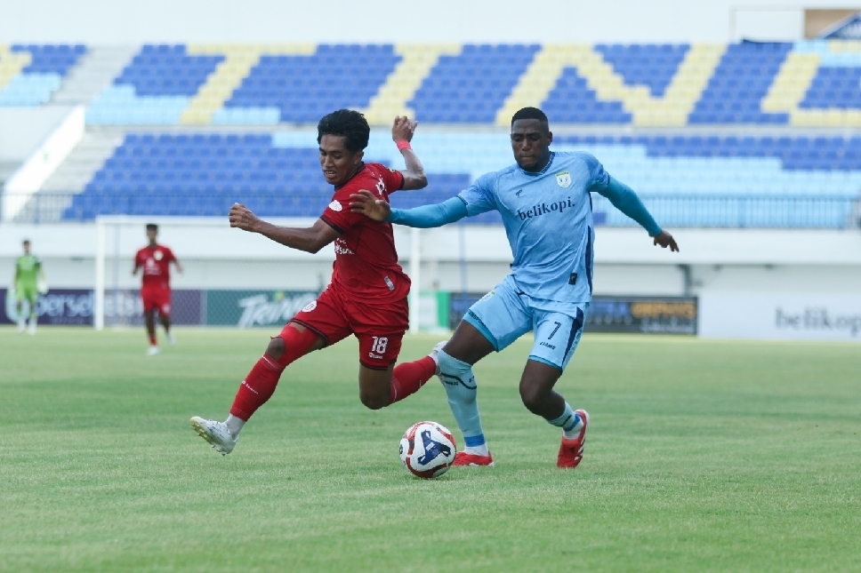 Laga Persela Lamongan Vs Persipal Palu di Stadion Surajaya dalam lanjutan Liga Championship 2025-2026.