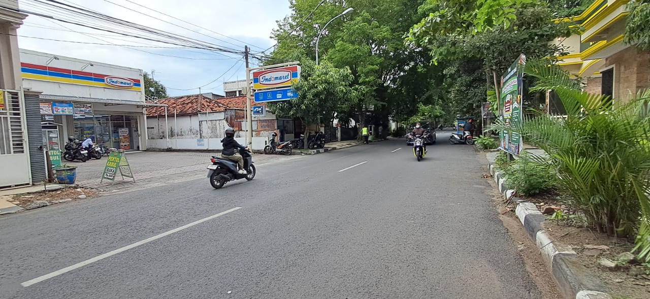 Satpol PP Lamongan menemukan lima toko modern melanggar jam buka tidak sesuai ketentuan Perda Nomor 6 Tahun 2012.&nbsp;