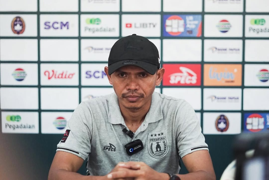 Ricardo Salampessy paling santer dirumorkan menjadi Pelatih Persela.