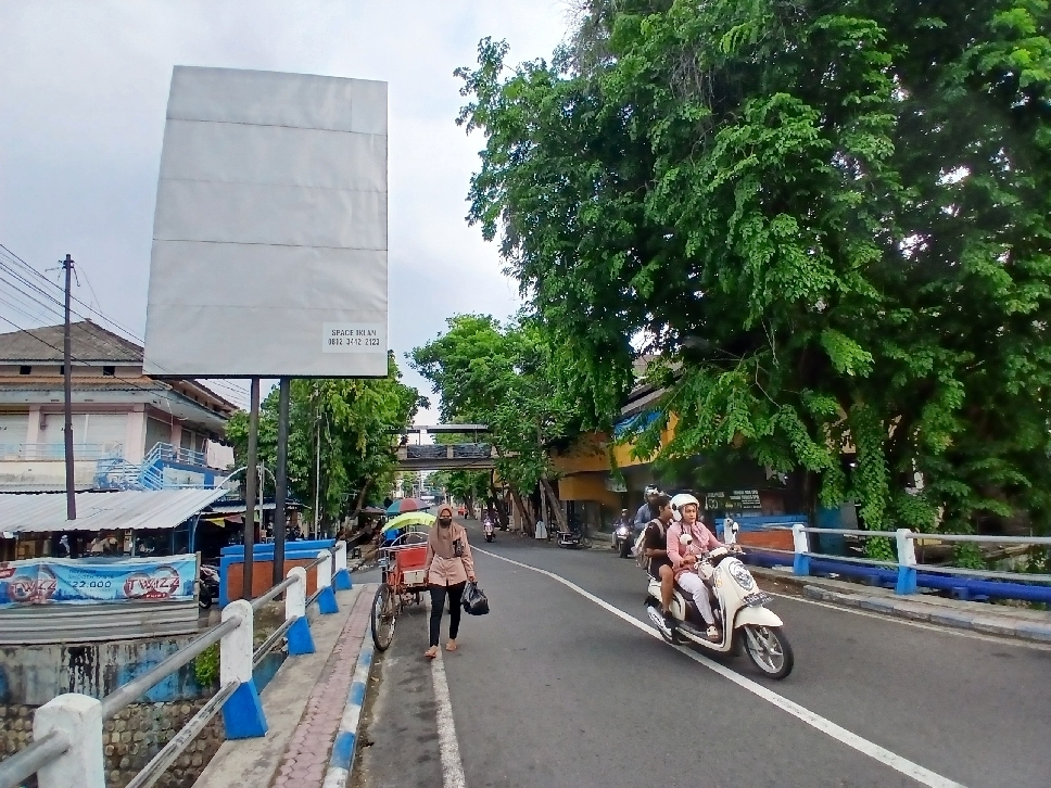 Realisasi Pajak Reklame di Lamongan masih rendah.