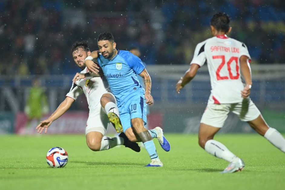 Persela berhasil mencuri poin penuh di kandang Deltras FC Sidoarjo, Selasa (11/11).