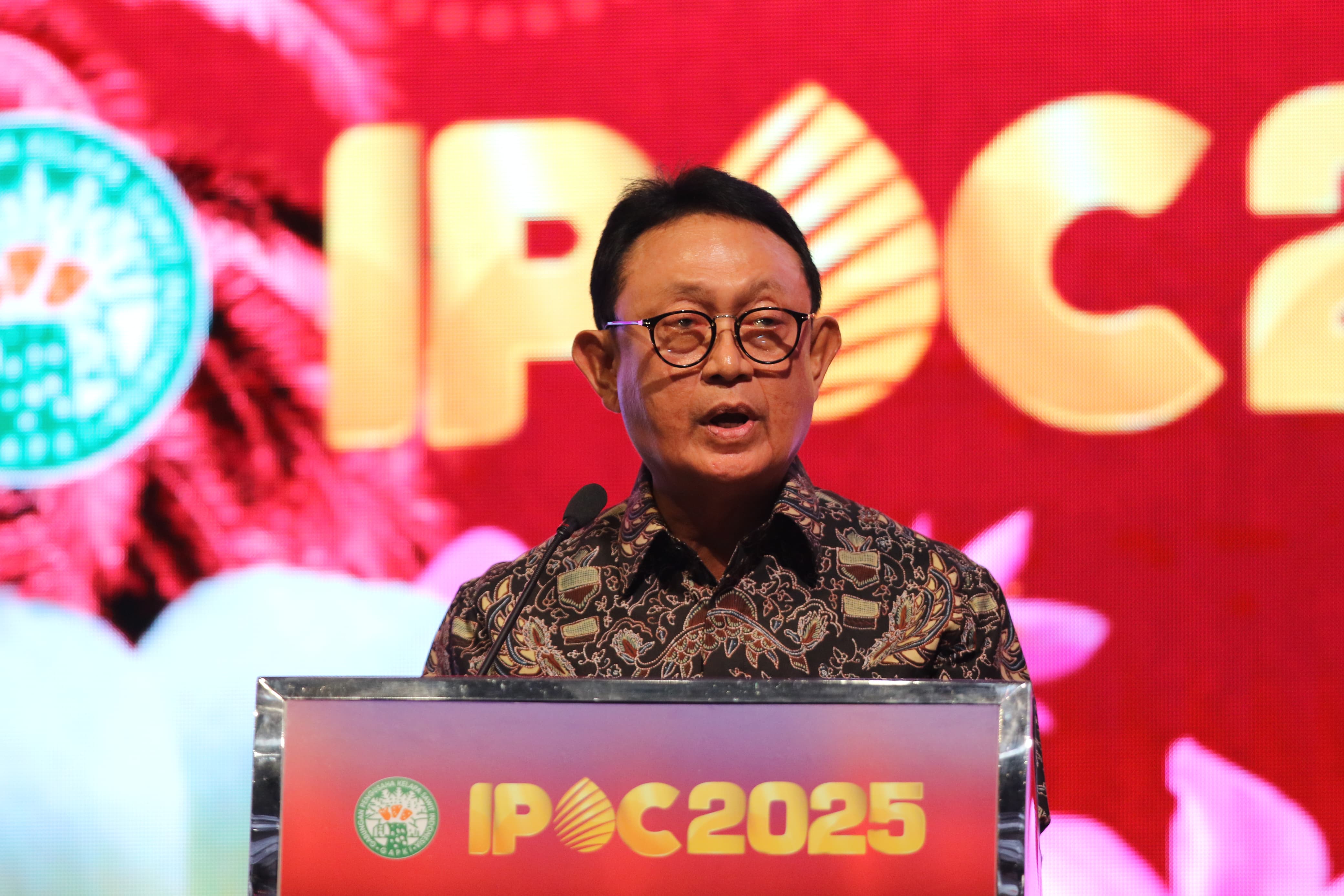 Ketua GAPKI Eddy Martono saat membuka IPOC 2025.