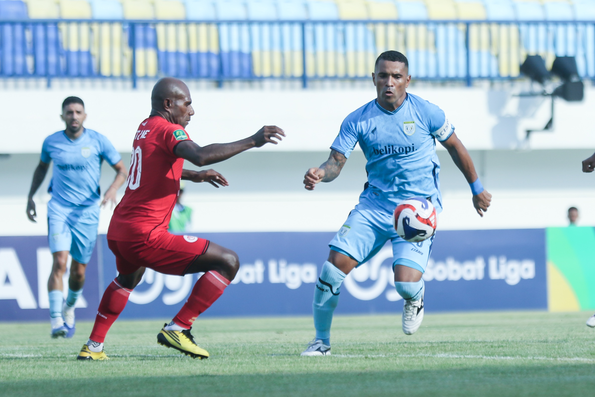 Alberto Goncalves yang selalu menjadi starter dalam beberapa laga, hanya mengoleksi satu gol bagi Persela.