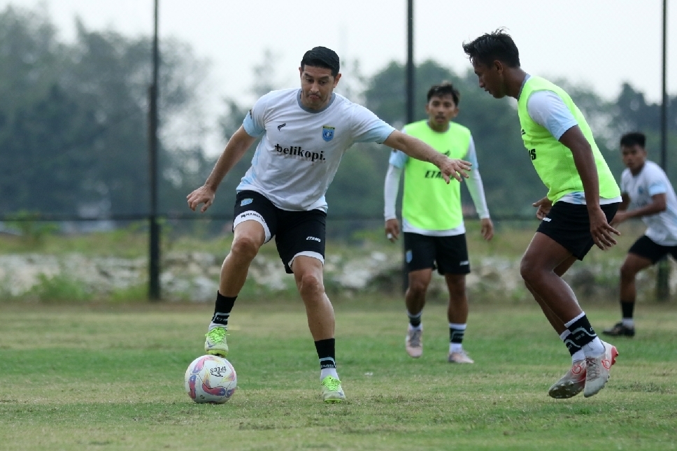 Usai absen lama, Esteban Viscarra siap dimainkan lawan FC Kendal Tornado.