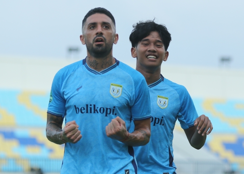 Jonathan Bustos menjadi andalan di lini tengah Persela.