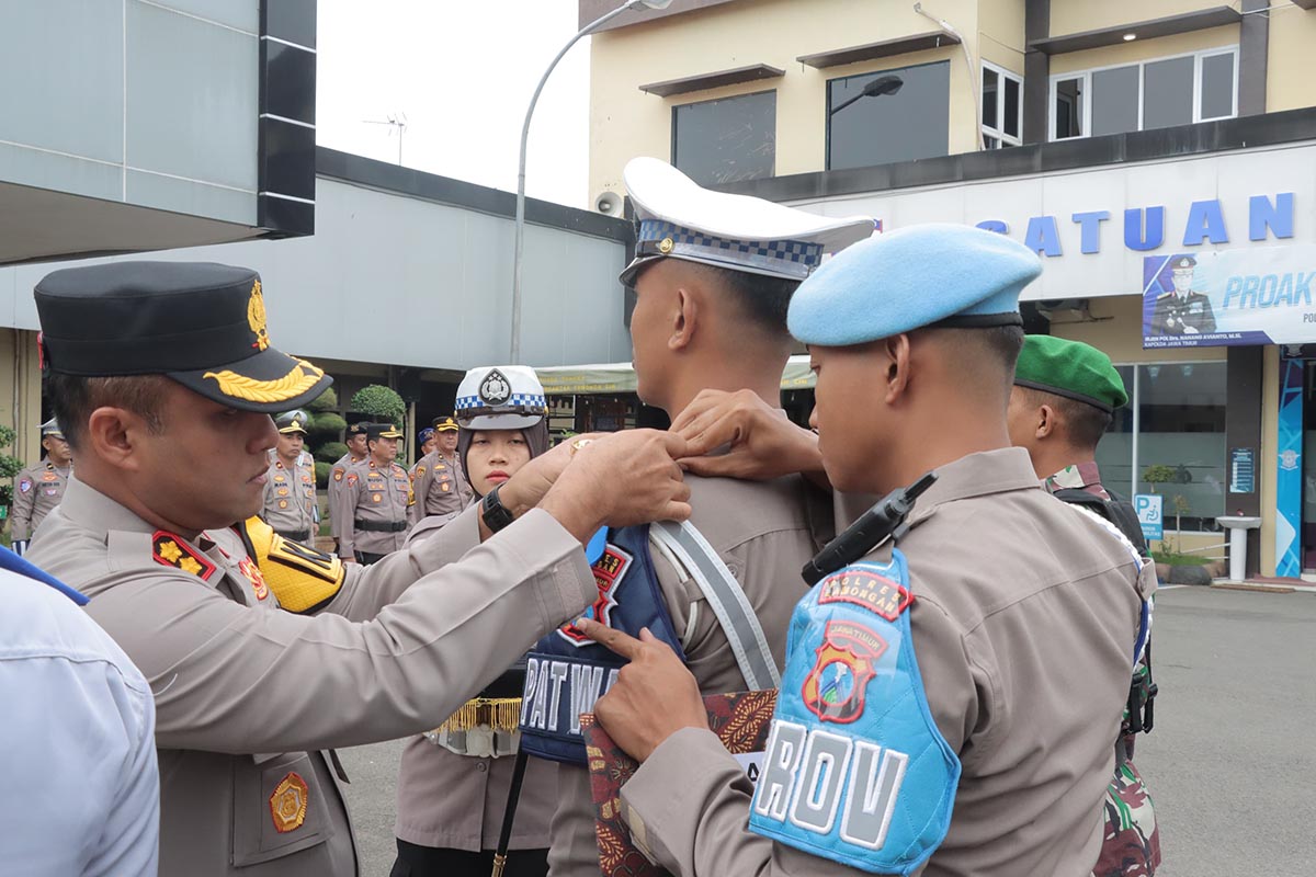 GELAR OPERASI ZEBRA SEMERU: Gelar pasukan di halaman Mapolres Lamongan sebelum memulai operasi Zebra Semeru. (IST/RDR.LMG)