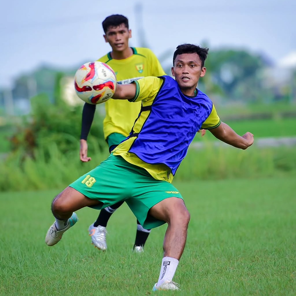 Thoriq Al Mundiri mantan pemain Lamongan FC ketika berlatih bersama tim Perseta Tulungagung.