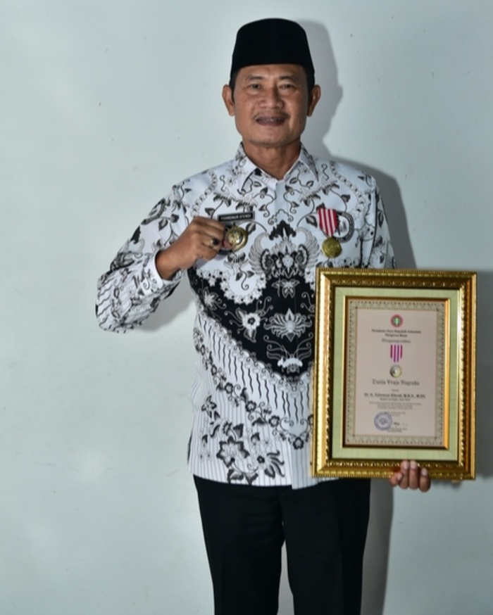 Bupati yes raih penghargaan anugerah Dwija Praja Nugraha dari Pengurus Besar PGRI yang diserahkan Wamendikdasmen di Jakarta.