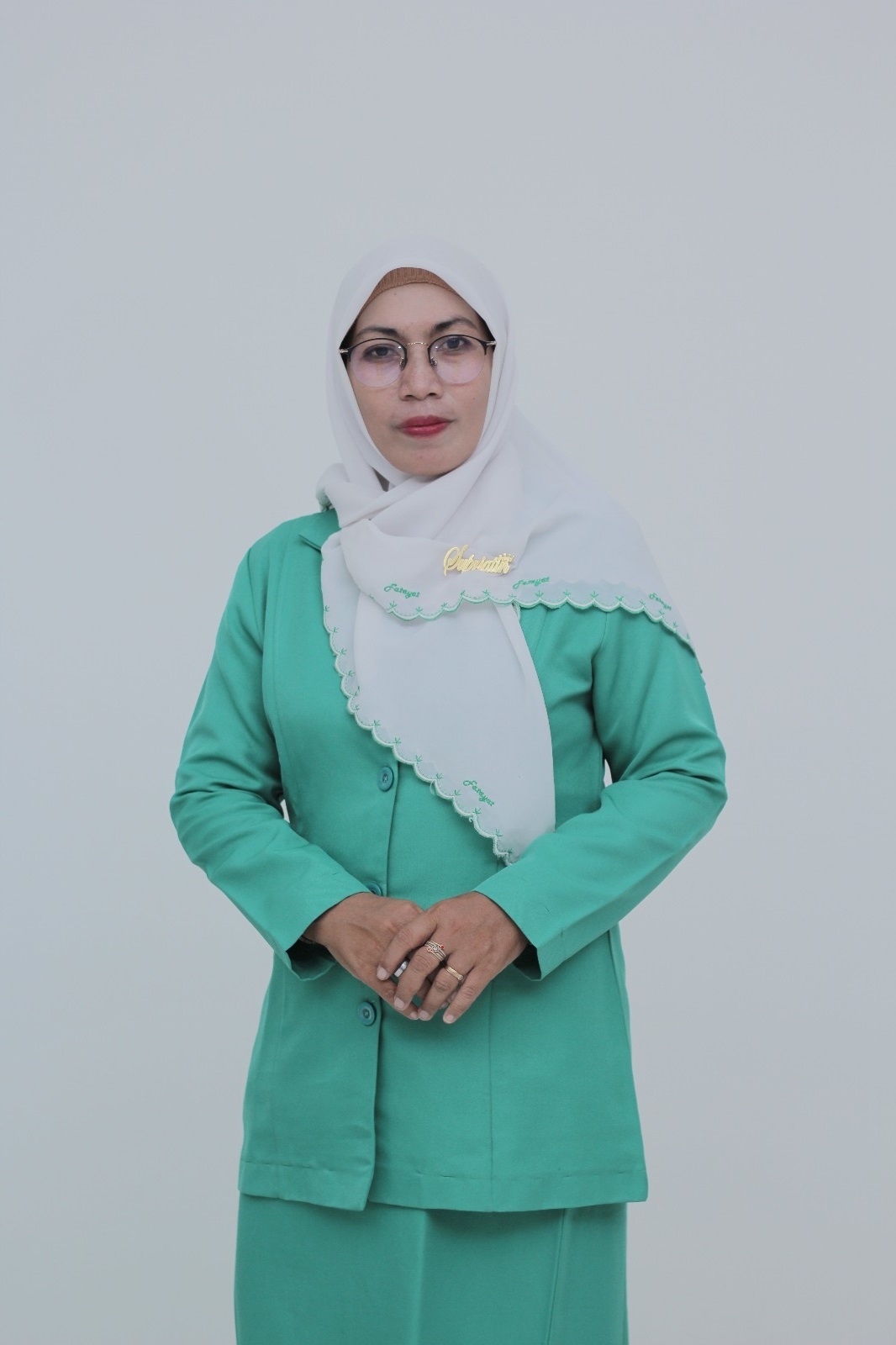 AKTIF DI ORGANISASI: Supriatin, S. Pd. I, sekretaris Pimpinan Daerah Ikatan Guru Raudhatul Athfal Kabupaten Lamongan dan ketua Fatayat NU Sugio. (IST/RDR.LMG)