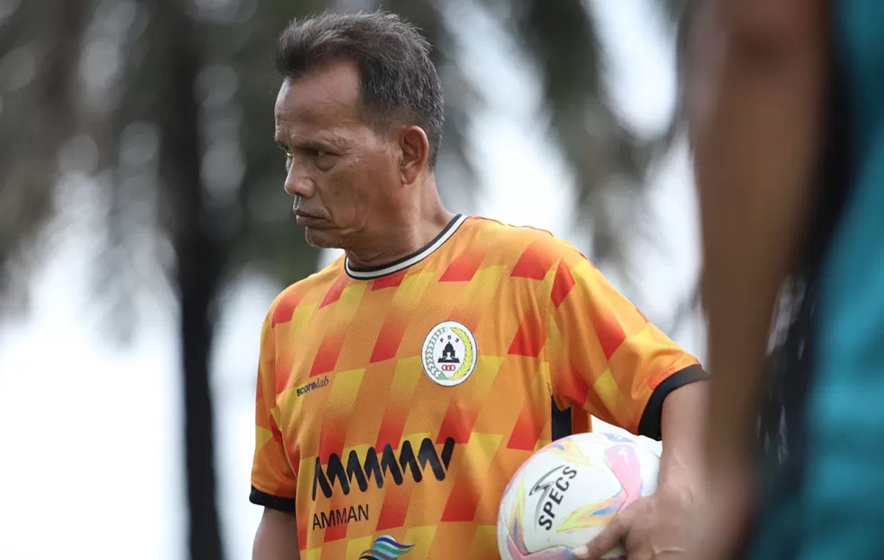 Pelatih PSS Sleman Ansyari Lubis dan para pemain PSS Sleman saat menjalani latihan.