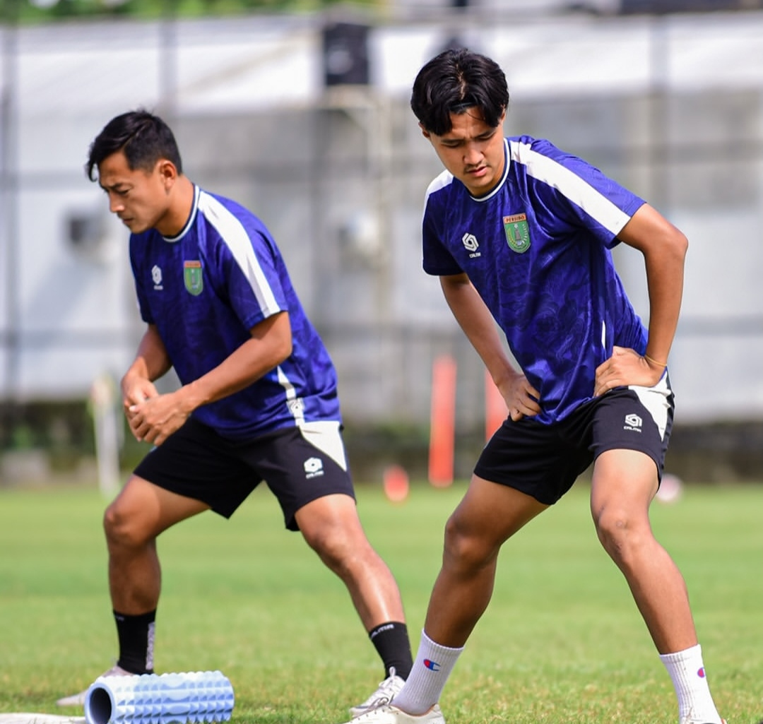 Pemain Persibo berlatih bersama, malam ini (4/12) mereka akan menghadapi Persikutim United.