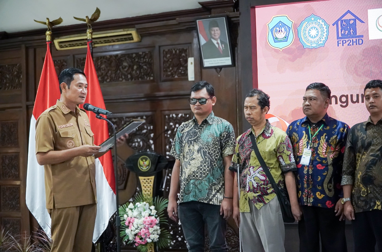 Bupati Yes melantik pengurus Forum Perlindungan dan Pemenuhan Hak Disabilitas (FP2HD).