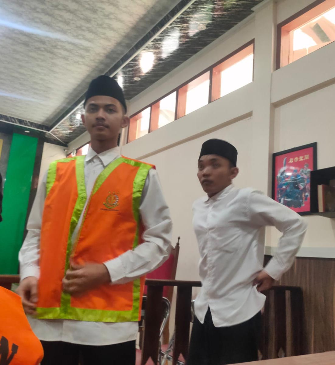 DITUNTUT LIMA TAHUN: Aldi Hari Pratama dan Ebie Gema Ramadhan di Pengadilan Negeri Lamongan. (IST/RDR.LMG)