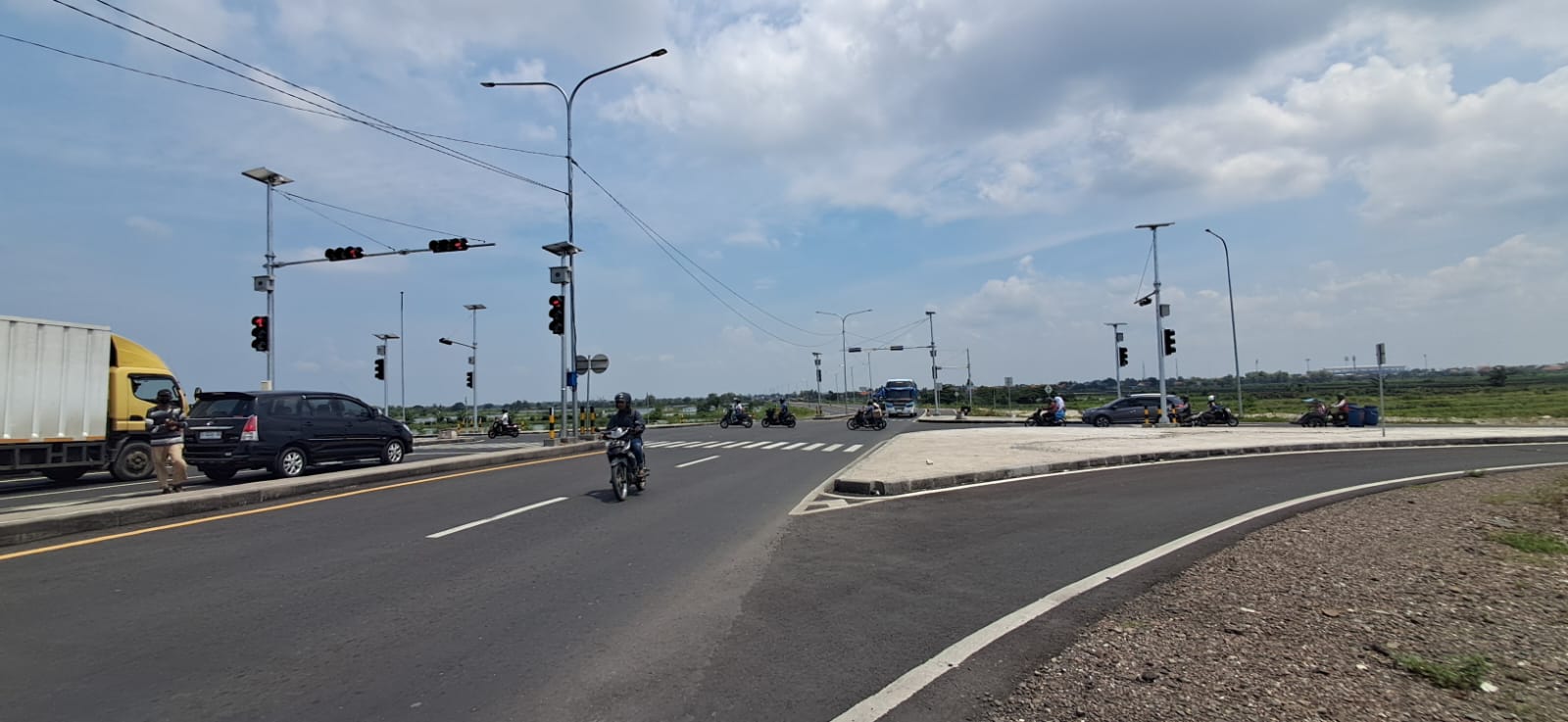 MENDESAK: Meski jauh dari pemukiman, namun di JLU Lamongan belum terpasang CCTV dan pos penjagaan.