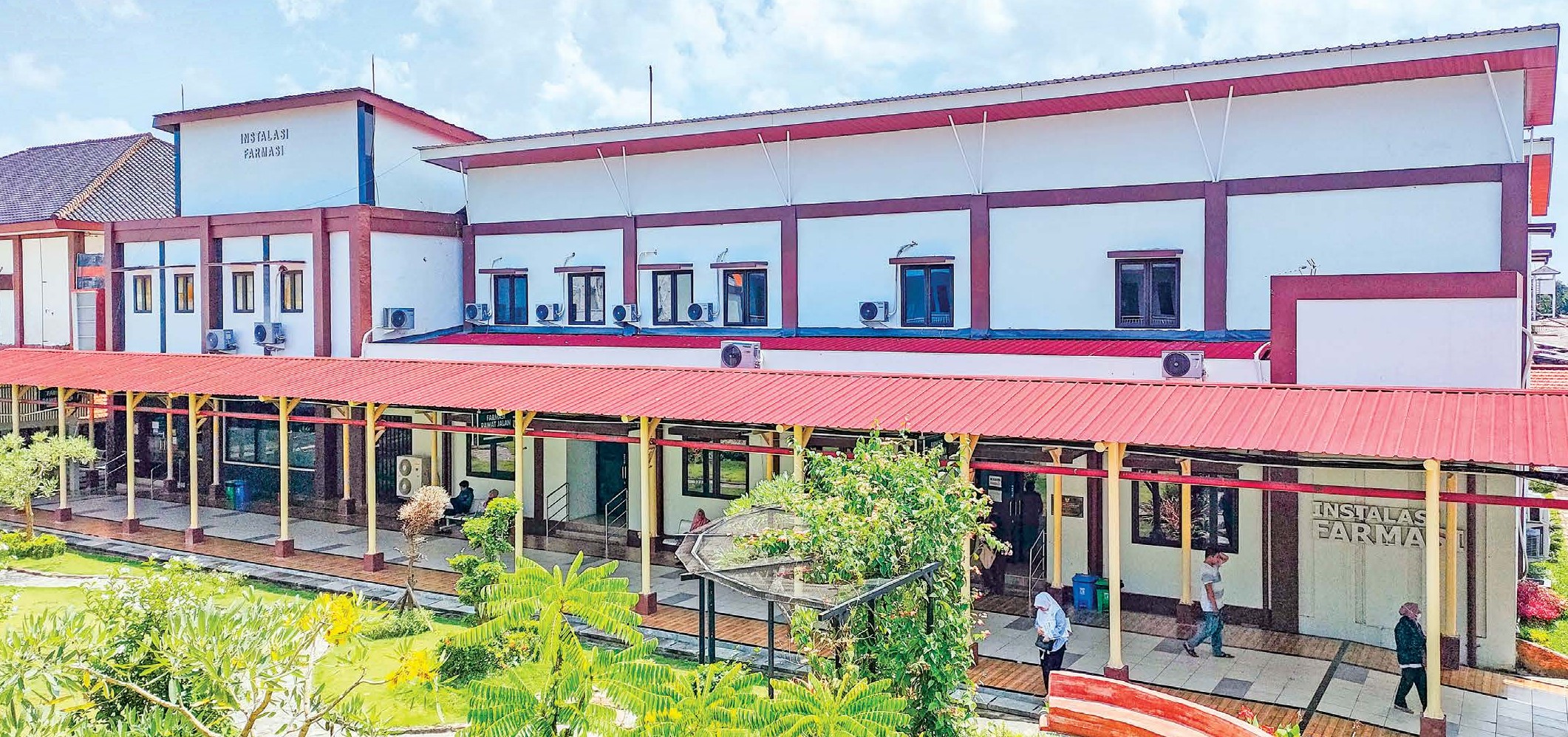 MODERN DAN REPRESENTATIF: Gedung instalasi farmasi RSUD dr. Soegiri Lamongan yang diresmikan bulan Mei 2025.