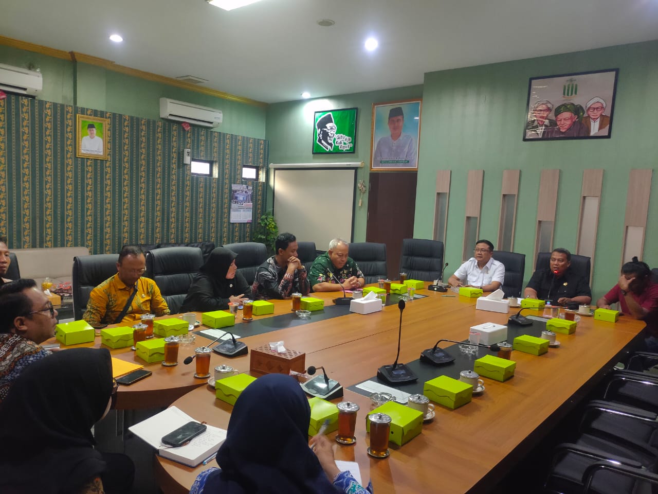DPRD Lamongan menggelar rakor bersama sejumlah instansi terkait, guna membahas perizinan developer perumahan di Kabupaten Lamongan.