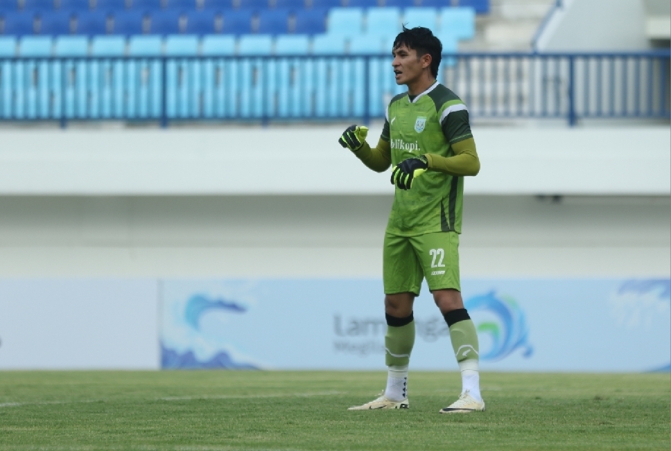 Kiper utama Persela, Mario Londok, pamit dari tim berjuluk Laskar Joko Tingkir.