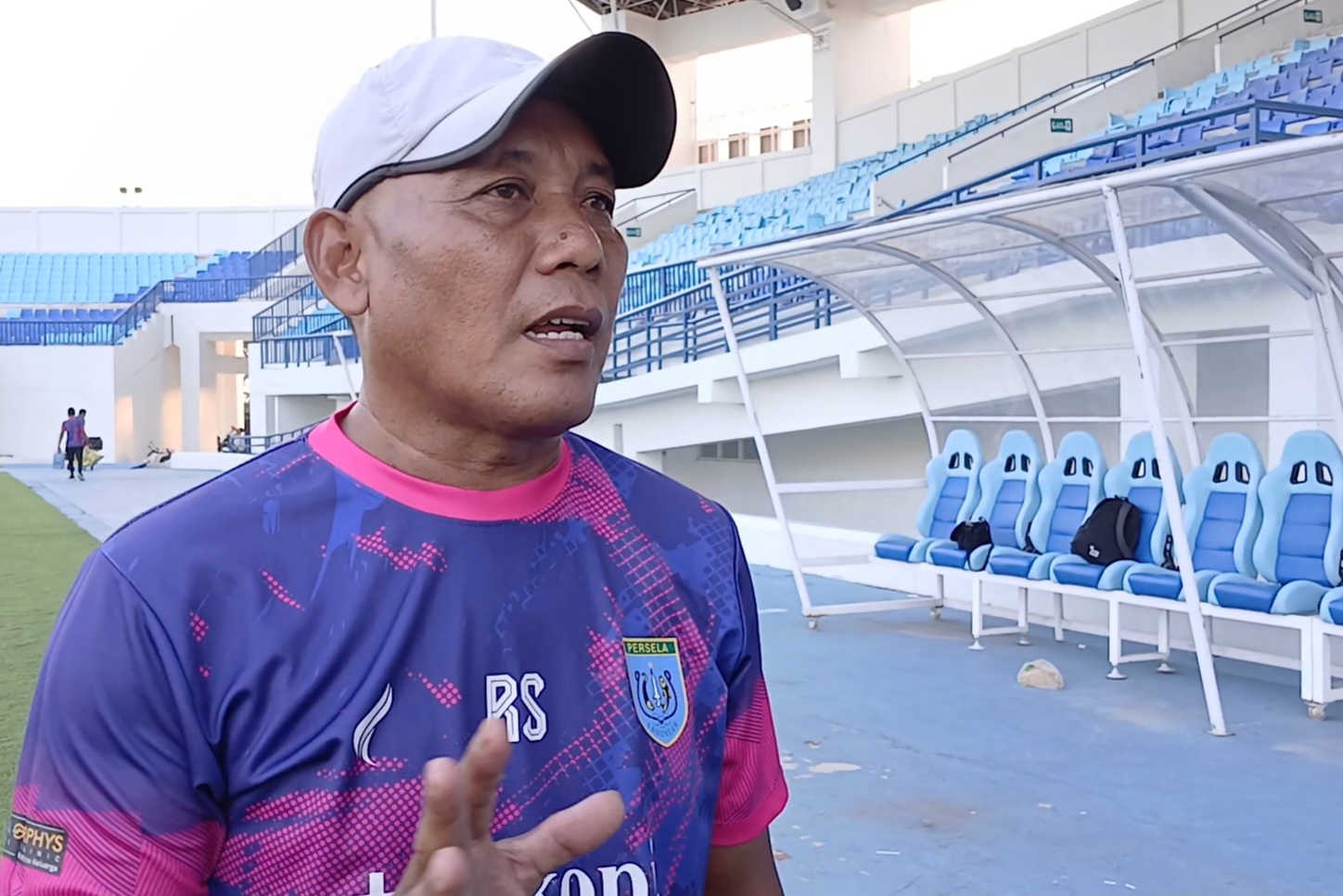 Usai bertemu dengan jajaran manajemen, Ragil Sudirman ditunjuk jadi Pelatih dan Manajer Persela untuk sementara.