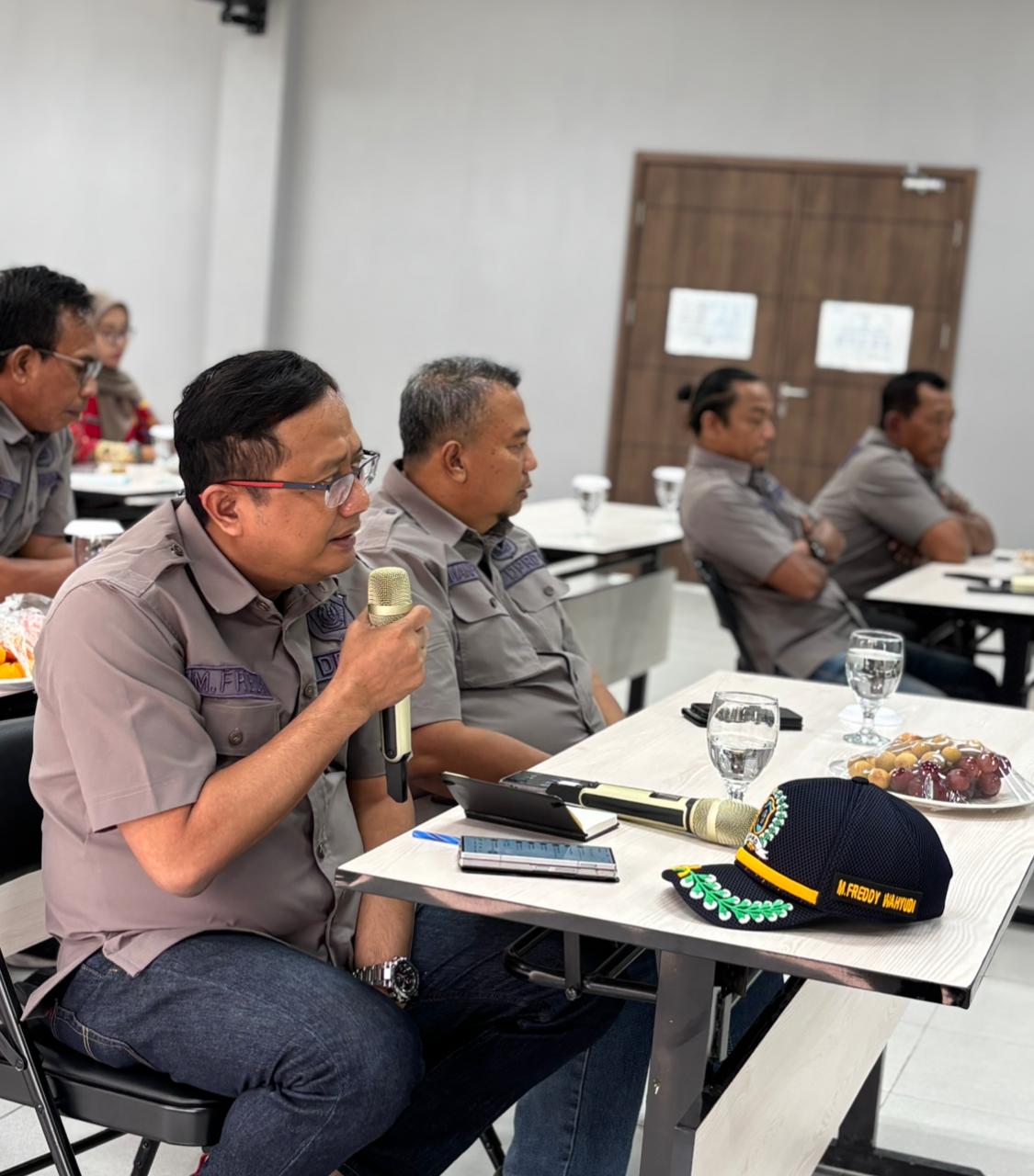 Ketua DPRD Lamongan, M. Freddy Wahyudi meminta pihak PT DESI agar mengatasi limbah yang dikeluhkan masyarakat.