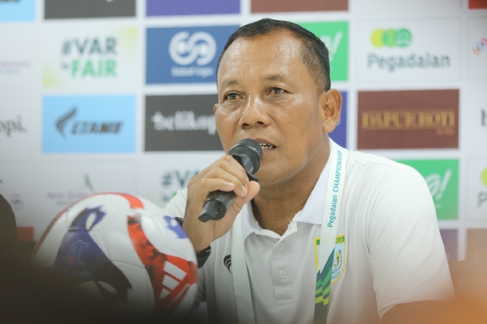 Manajemen Persela menunjuk Ragil Sudirman sebagai pelatih sementara sekaligus merangkap sebagai manajer.