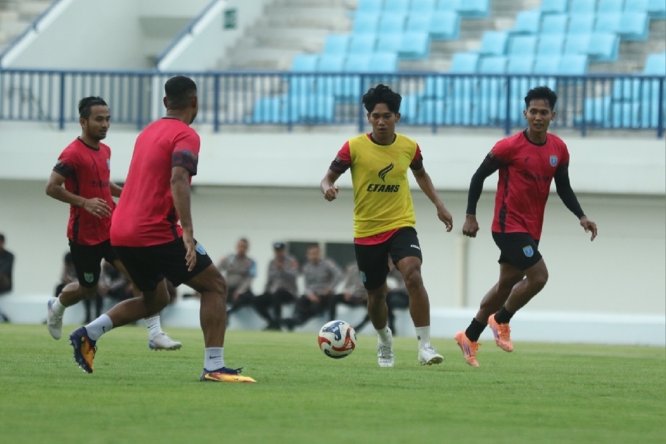 BENAHI KEKURANGAN: Skuad Persela memiliki waktu kurang dari satu minggu persiapan, untuk menghadapi tuan rumah Persipura Jayapura.