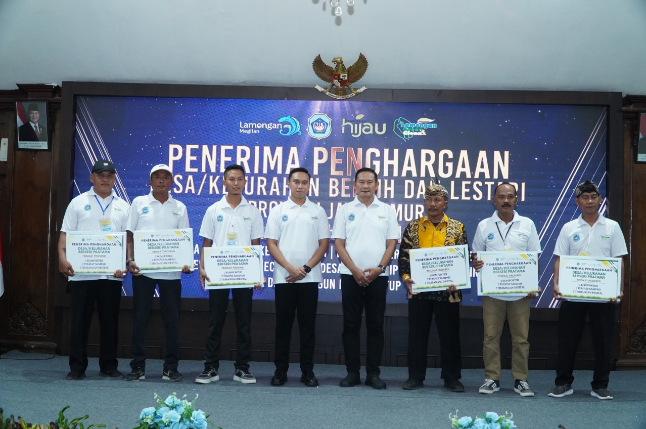 Bupati Yes bersama Wabup Dirham usai memberikan penghargaan bagi desa/kelurahan berseri pratama dan penyerahan bantuan.&nbsp;