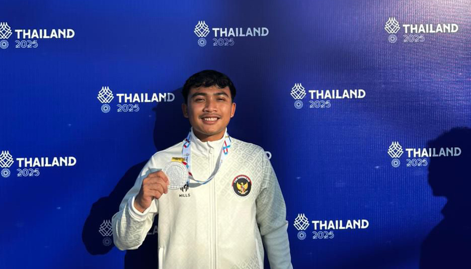 AREK MANTUP: Dhoni Wahyu Krisbiantoro, atlet petanque asal Lamongan yang ikut sumbangkan medali perak kontingen Indonesia di SEA Games 2025 Thailand. (IST/RDR.LMG)