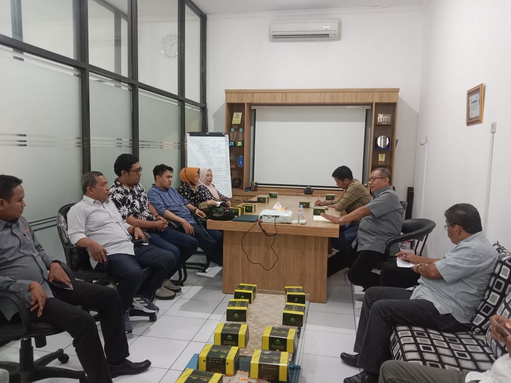 Komisi B DPRD Lamongan turun langsung ke PT LIS untuk melihat progres kedepan bagi PAD Lamongan.
