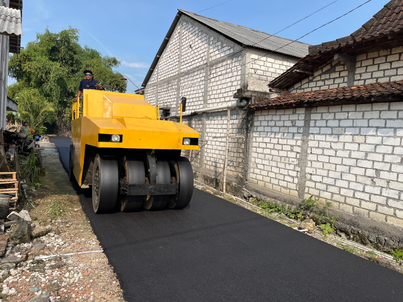 Kegiatan peningkatan jalan lingkungan yang sudah dituntaskan oleh Dinas PRKPCK Kabupaten Lamongan selama tahun 2025.