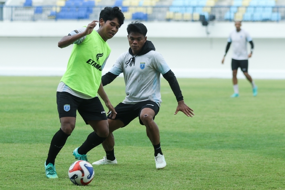 Pemain Persela Lamongan intens berlatih jelang laga kontra Barito Putera.